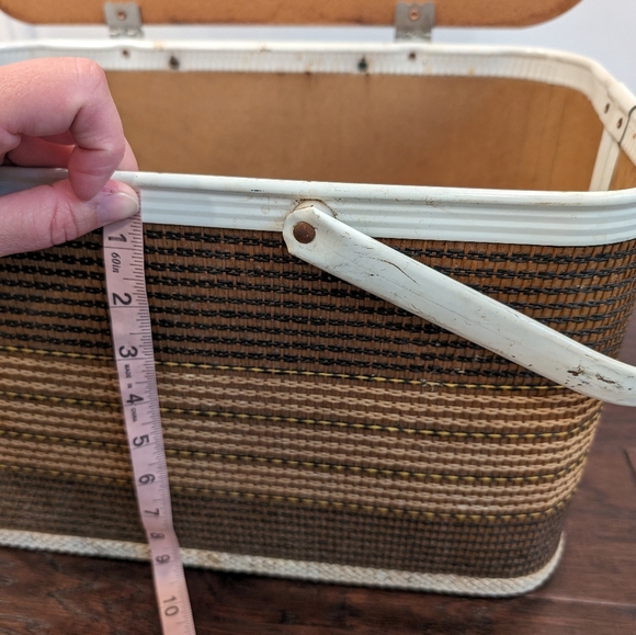 VINTAGE 60s Redmon picnic basket brown wood wicker with white folding handles - Picture 4 of 12